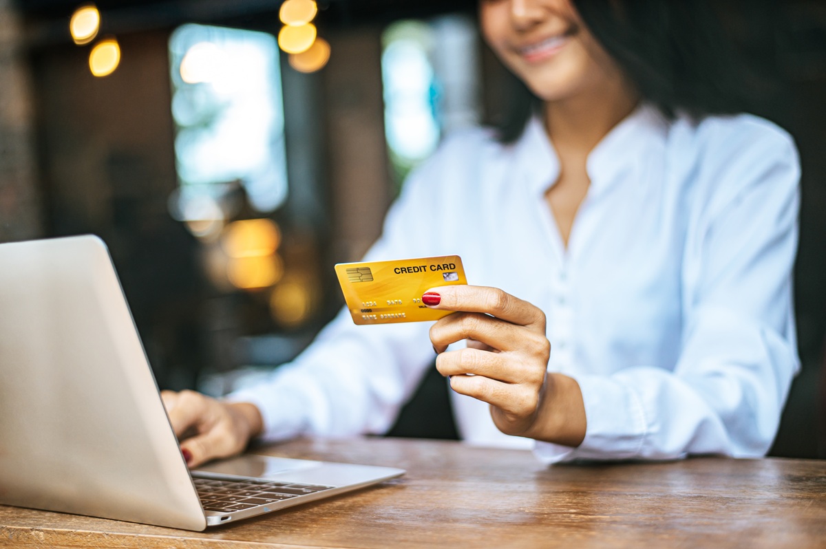 Cheque especial ou empréstimo no cartão de crédito: qual sai mais barato para sua empresa?
